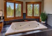 11710-Tinkers-Landing-Truckee-large-031-029-Primary-Bathroom-1500x1000-72dpi