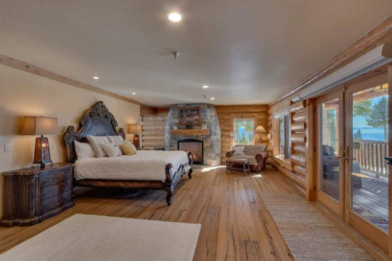 2900-Polaris-Rd-Tahoe-City-CA-large-025-029-Master-Bedroom-Ensuite-1500x1000-72dpi