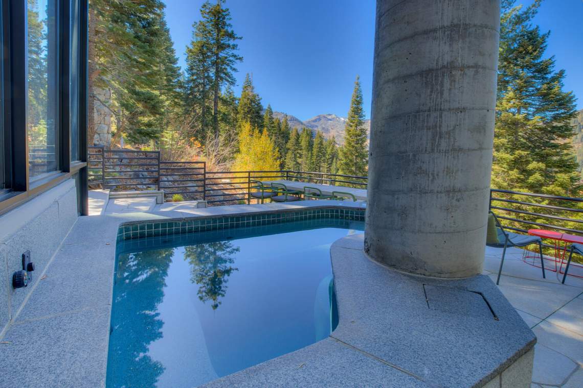 3116-Valley-View-Ct-Olympic-large-017-006-Hot-Tub-1500x1000-72dpi