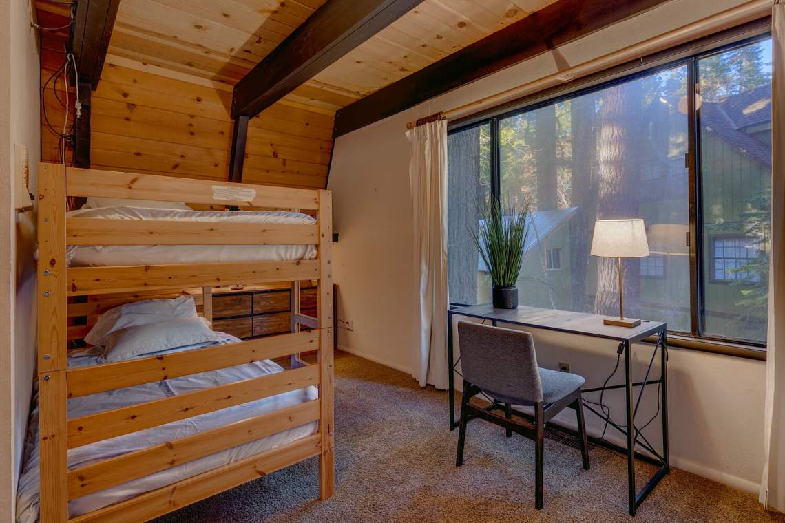 346-Woodview-Ct-Tahoe-City-CA-large-015-005-Bedroom-1500x1000-72dpi